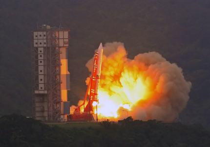 「すざく」衛星打ち上げ